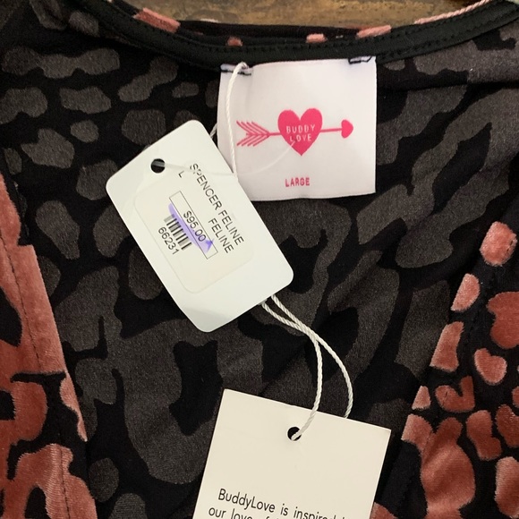 NWT Velvet Leopard Romper w/ Flutter Sleeves Sz LG - Picture 3 of 11